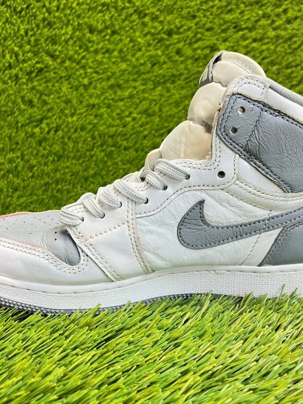 Nike Air Jordan 1 Retro High OG Boys Size 6.5Y Gray Basketball Shoes‎ Sneakers
